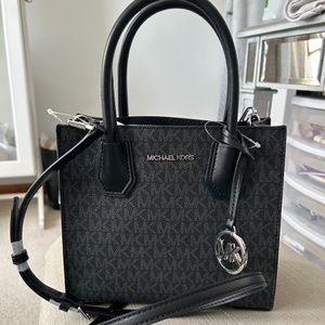 Michael Kors Mercer Medium Purse